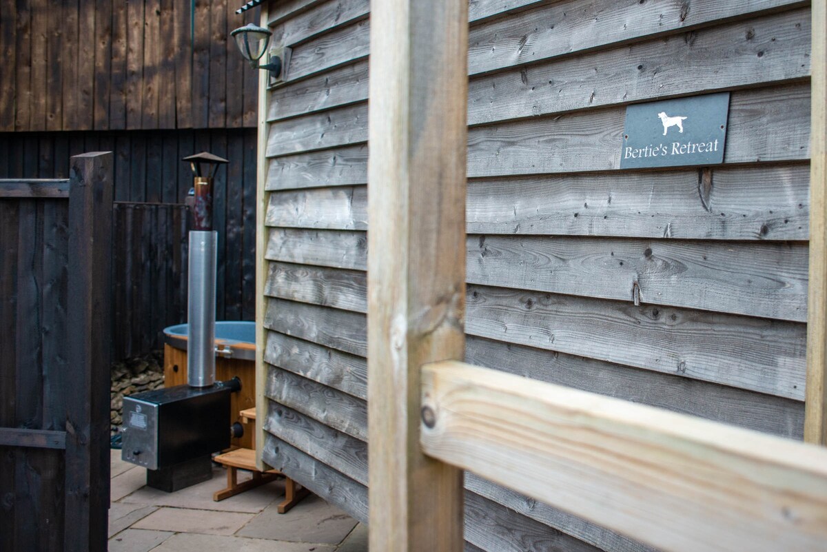 Bertie's Retreat Glamping Shepherd Hut in the Peak District Bertie's Retreat Glamping Shepherd Hut in the Peak District