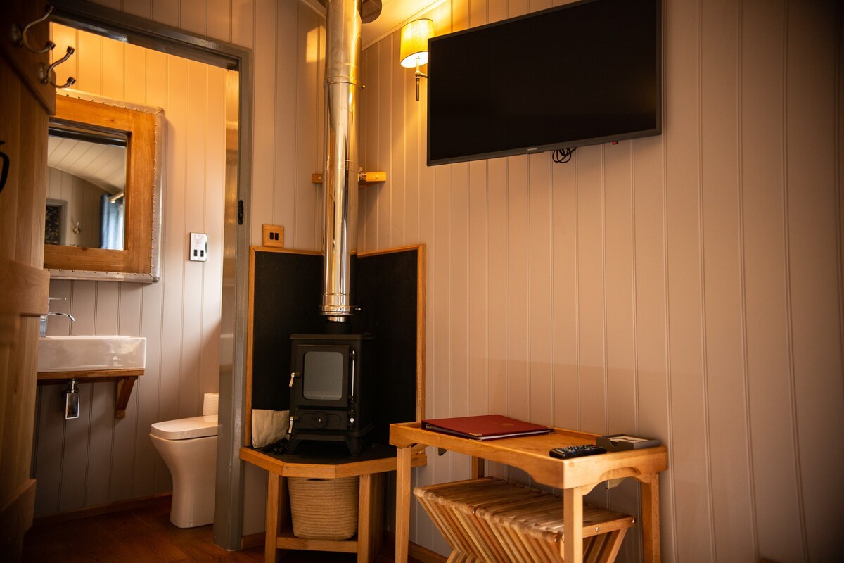 Digby's Hut - Glamping Shepherd Hut in the Peak District Digby's Hut - Glamping Shepherd Hut in the Peak District