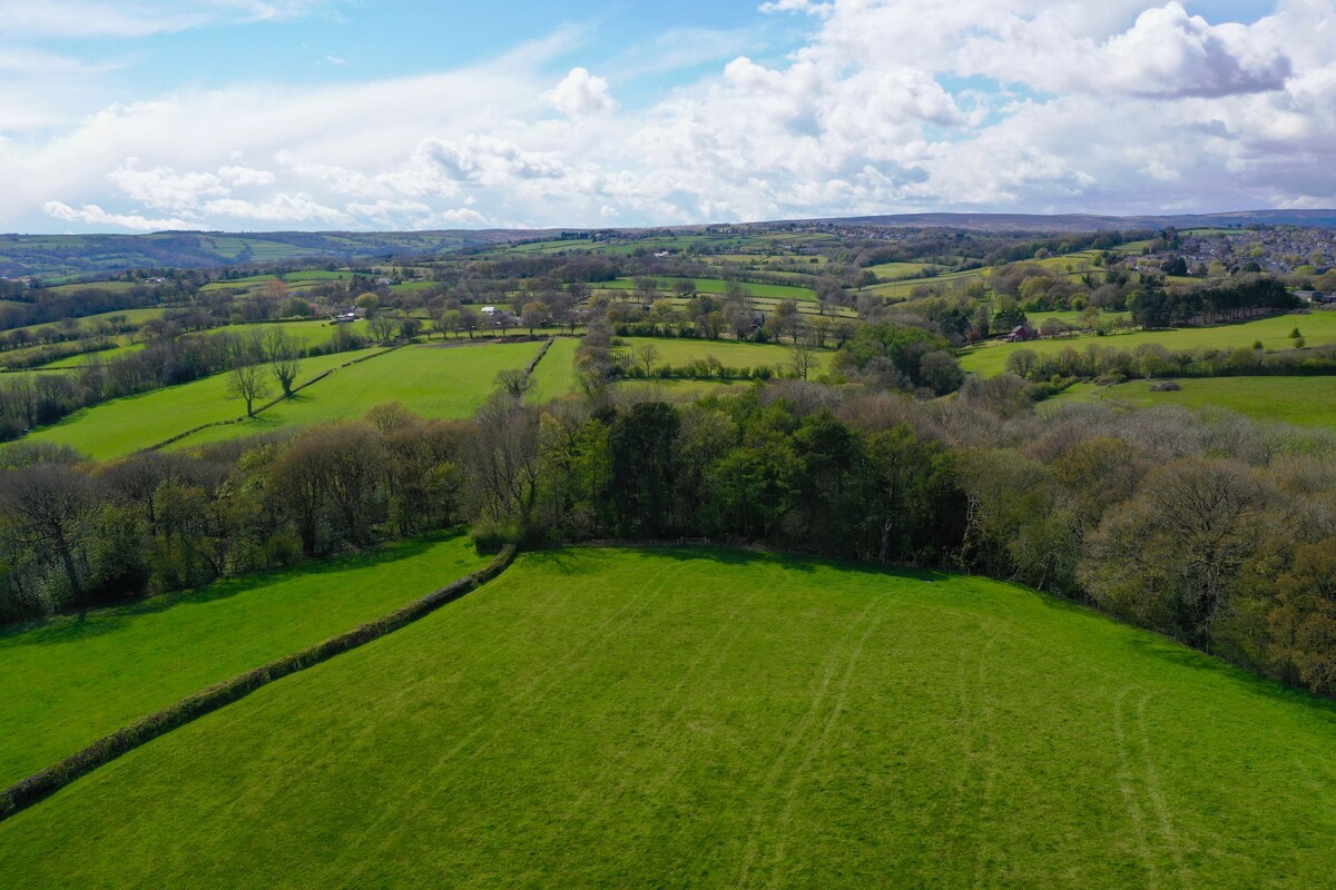 Oak Tree Pod Shepherds Hut Glamping in Barlow Derbyshire Oak Tree Pod Shepherds Hut Glamping in Barlow Derbyshire