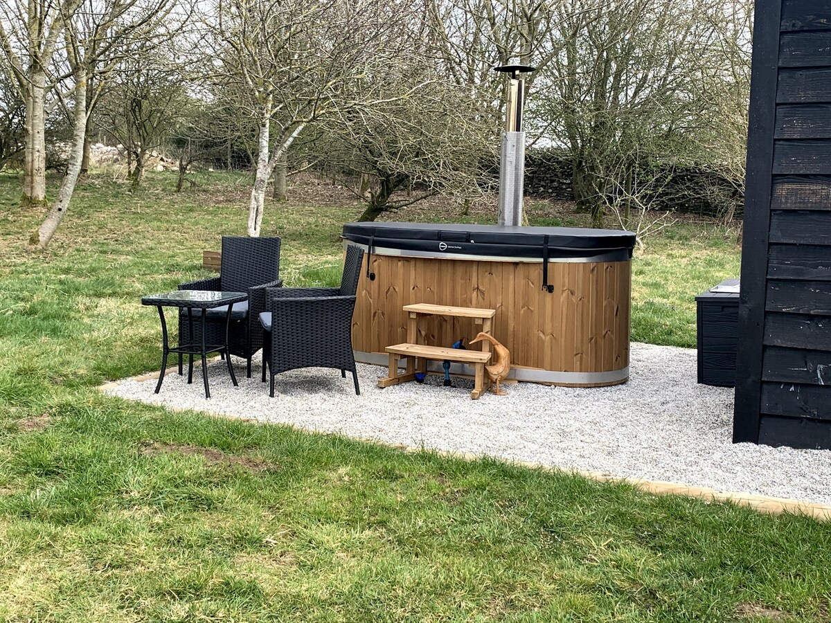Robin's Nest Glamping Cabin in the Peak District Robin's Nest Glamping Cabin in the Peak District